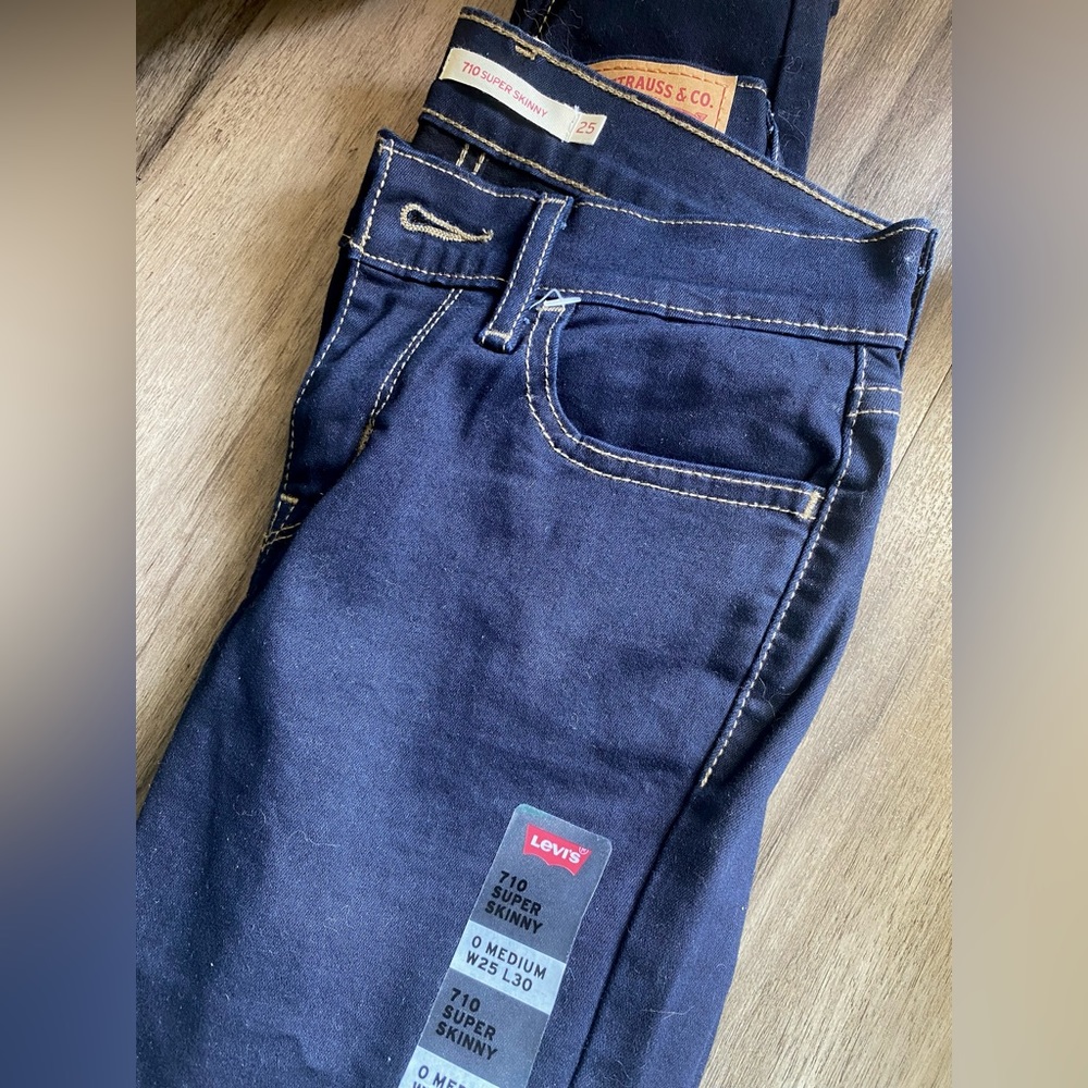 Levi’s 710 Mid Rise Jeans - Picture 5 of 5